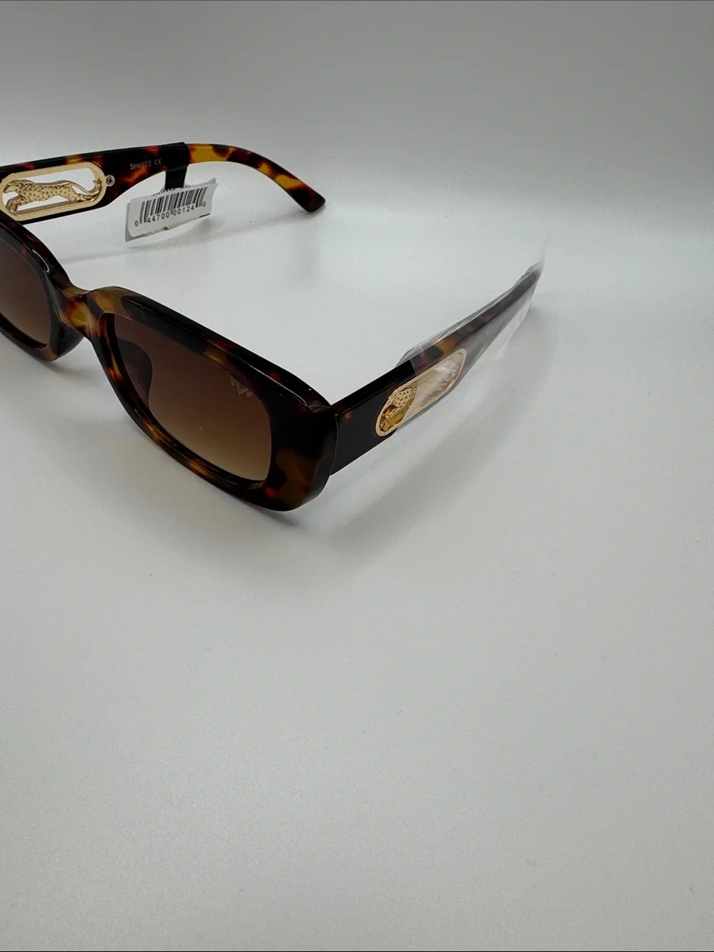 The Unbranded Brand chic tortoiseshell